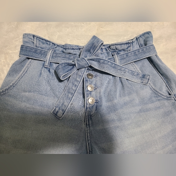🌟SOLD🌟 AE Denim Paper Bag Mom Shorts - Picture 4 of 8